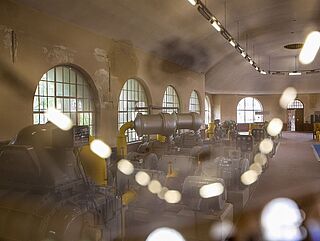 Raum mit vielen Maschinen