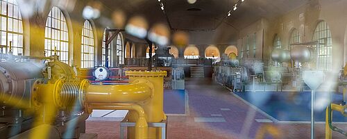 Raum mit vielen Maschinen. Weiterverlinkung auf lab30 Newsartikel