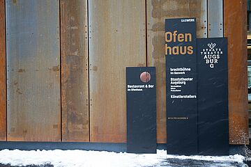 Ofenhaus Schild am Eingang des Restaurants