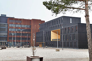 Auf dem Gaswerk, Blick auf den Ofenhausanbau und die neue Musikbox. - Ein Klick auf das Bild führt zur Fotoansicht.
