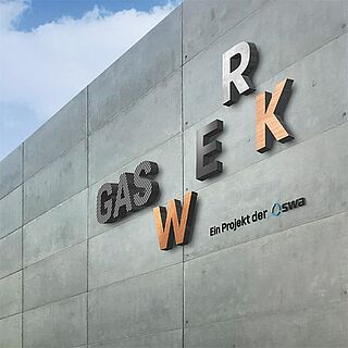 Gaswerk Logo auf Gebäude
