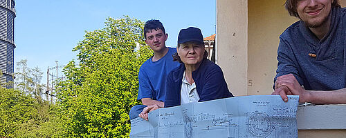 Drei Personen auf einem Balkon am Gaswerk. Weiterverlinkung auf Gasius Worx Stadt Labor Newsartikel